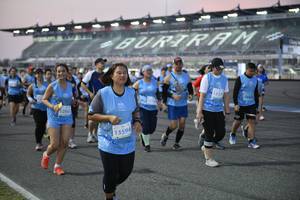 BIB: 509, 5098
                            <button type="button" onclick="openModal(10463468)" class="btn btn-primary btn-sm float-right btn-popup" data-toggle="modal" data-target=".modal-high-quality">
                        <i class="fas fa-shopping-cart"></i> Add to Cart
                    </button>
                                            <button type="button" onclick="isThisMe(10463468, true)" class="btn btn-success btn-sm float-right btn-popup btn-isme hidden" data-toggle="tooltip" data-placement="bottom" title="นี่คือรูปของคุณใช่ไหม คลิกที่นี่เพื่อเอาเข้าอัลบั้ม">
                        <i class="fas fa-plus"></i> Add to album
                    </button>
                    <button type="button" onclick="isThisMe(10463468, false)" class="btn btn-warning btn-sm float-right btn-popup btn-isnotme hidden">
                        <i class="fas fa-ban"></i> Remove from album
                    </button>